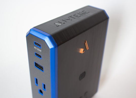 Austere V Series Power 4-Outlet With Omniport USB & 20W USB-C PD Port - Black - Austere V Series Power 4-Outlet With Omniport USB & 20W USB-C PD Port - Top