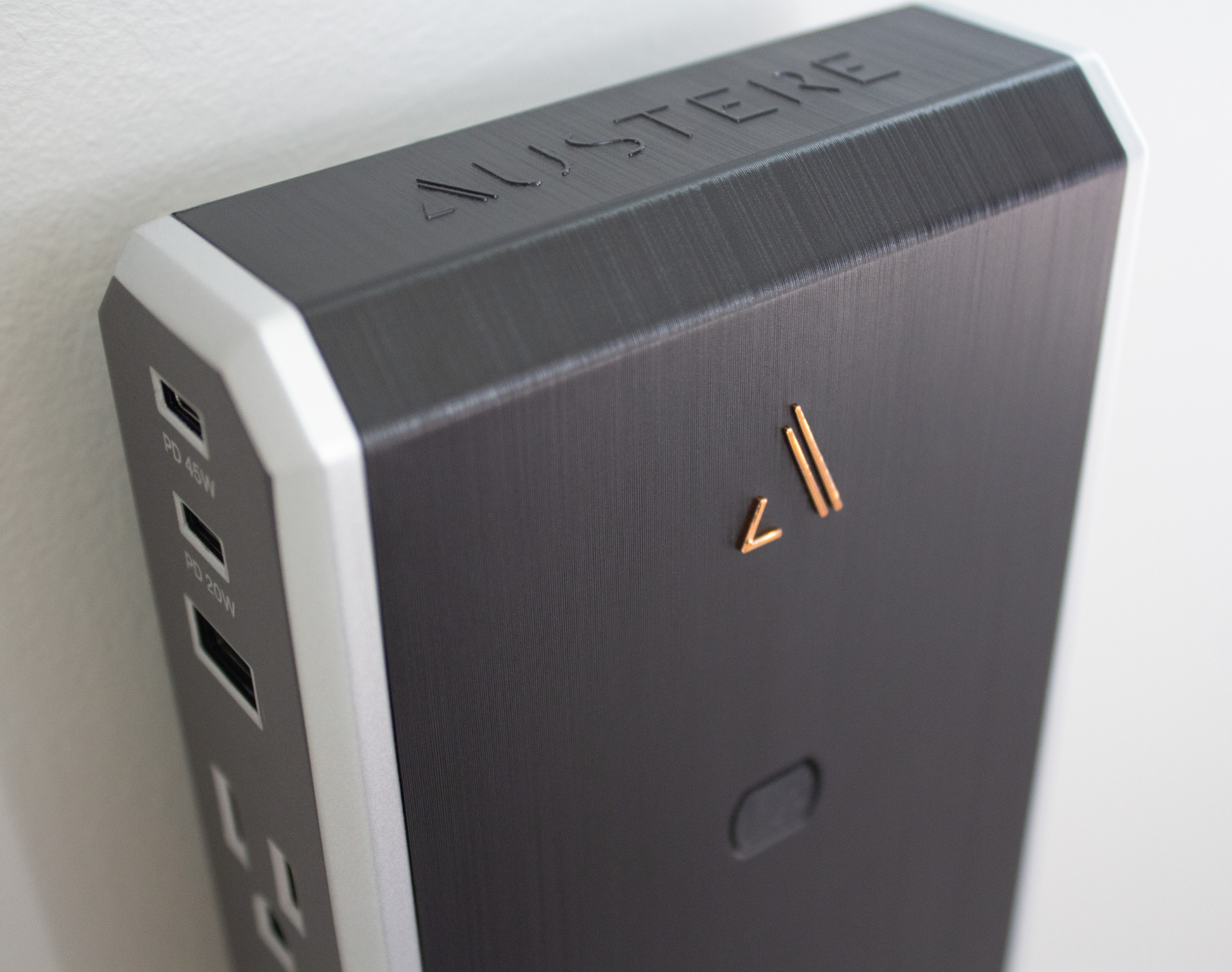Austeri Austere Vll Series Power 4-Outlet With Omniport USB & 45W USB-C PD Port ...