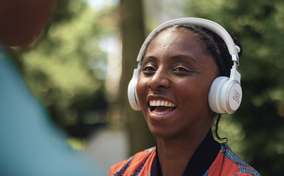 Công nghệ Bluetooth 5.3 với LE Audio*.