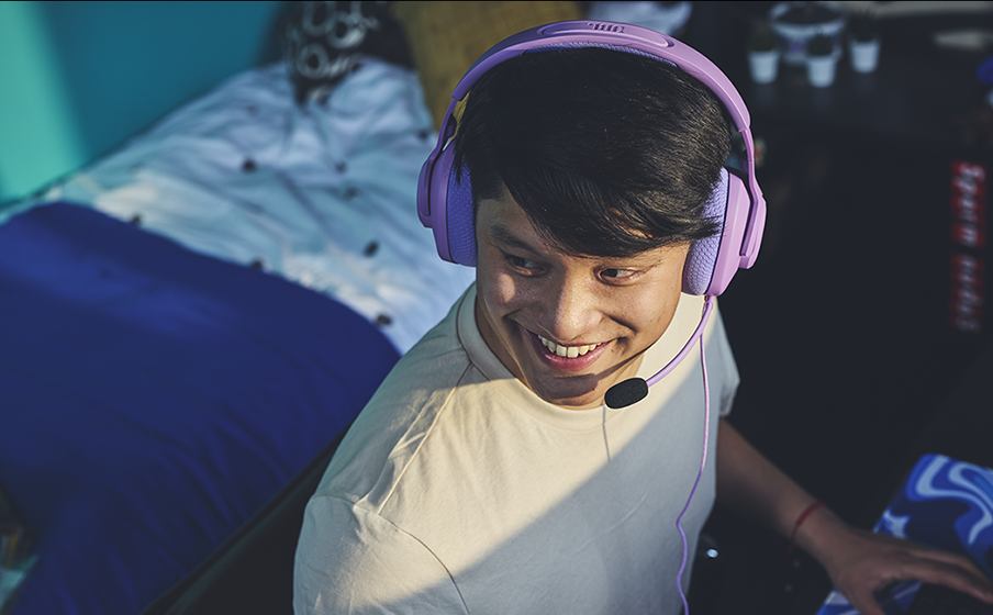 Play even longer with comfortable, breathable fabric ear cushions