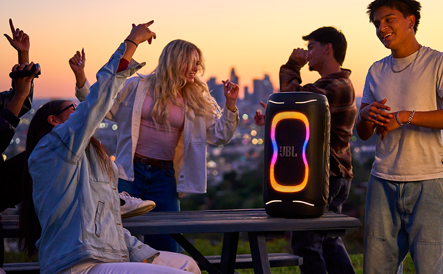 Đẩy mood cực căng với chất &acirc;m JBL Legendary Sound