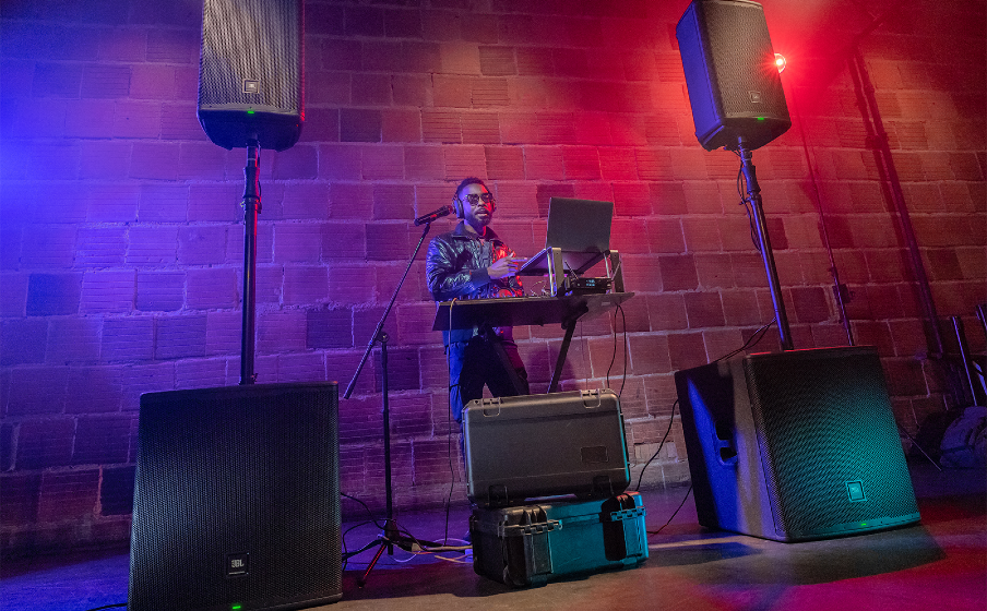 Loa trầm với thiết kế mới