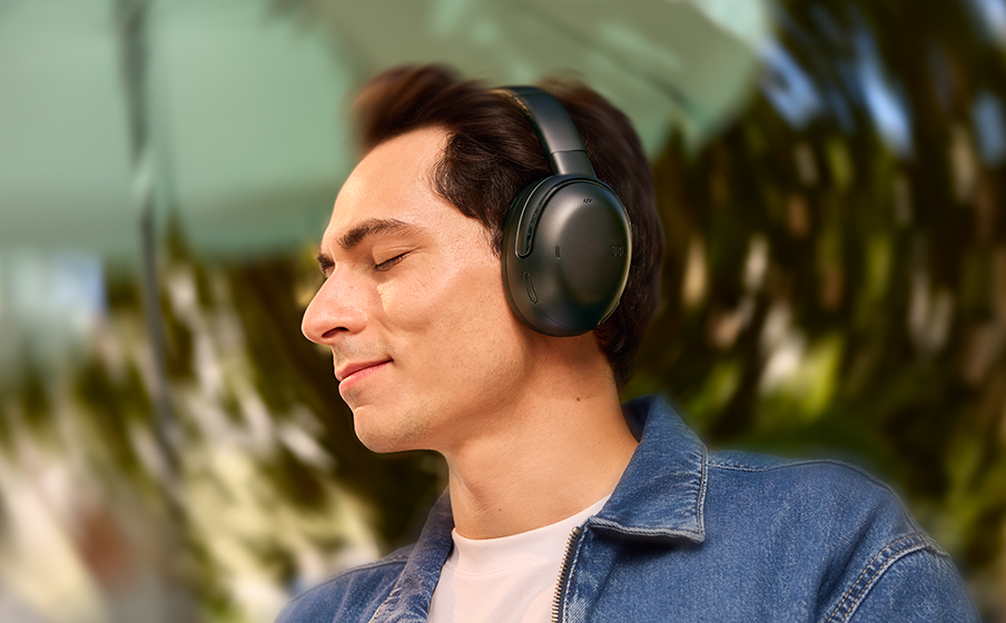 Hi-Res Audio with legendary JBL Pro Sound