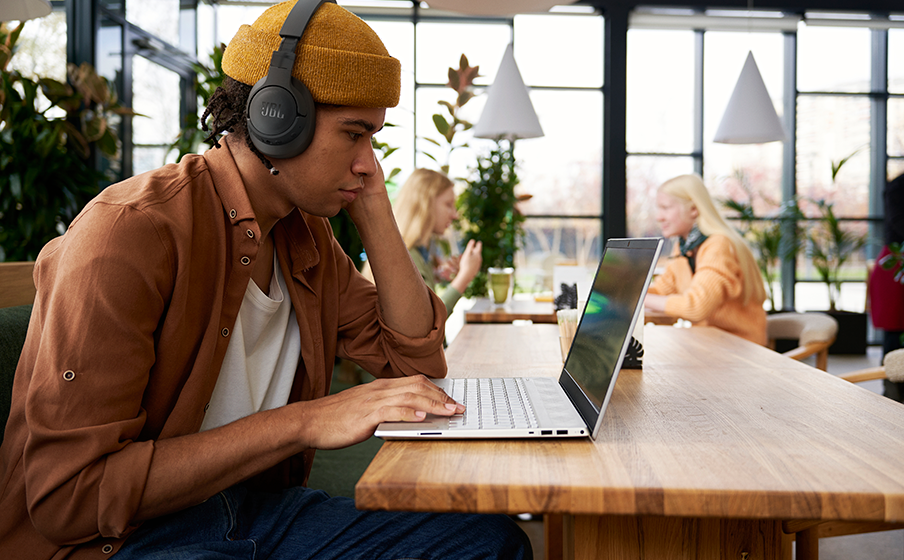 Chất âm JBL Pure Bass Sound