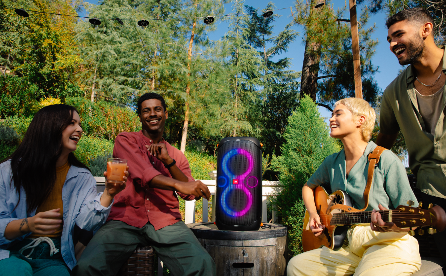 JBL Partybox 110 | Loa tiệc di động công suất 160W, thiết kế kháng nước  cùng đèn sôi động.
