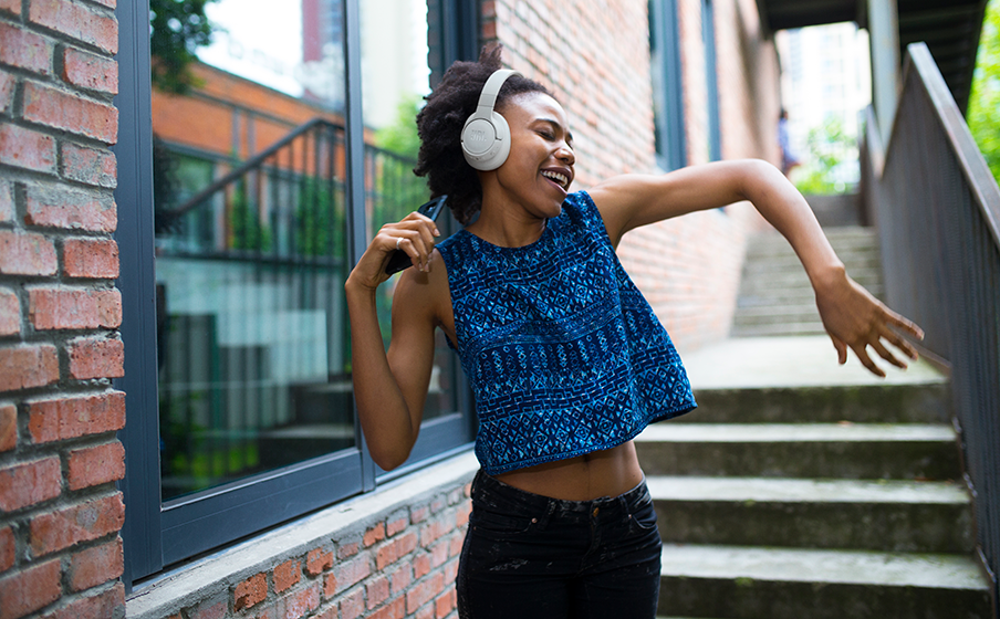 Công nghệ Bluetooth 5.3 với LE Audio*.
